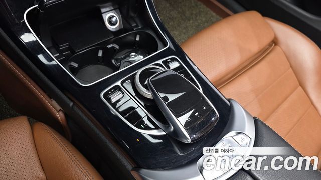 Mercedes-Benz C-Class 2018 — photo 31