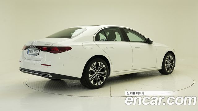 Mercedes-Benz E-Class 2026 — photo 2