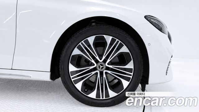 Mercedes-Benz E-Class 2026 — photo 5