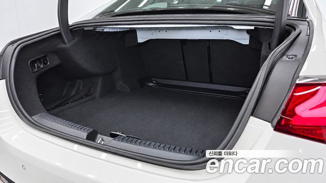 Mercedes-Benz E-Class 2026 — photo 11