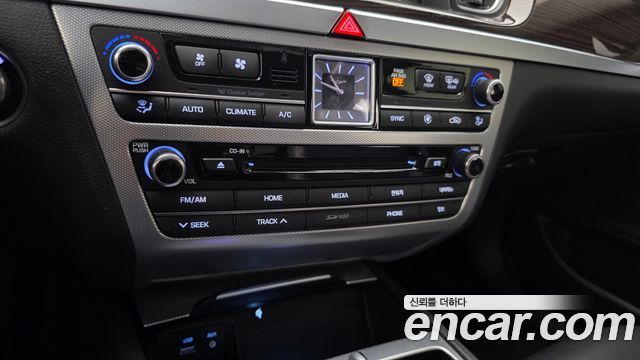 Genesis G80 2018 — photo 24