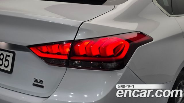 Genesis G80 2018 — photo 9