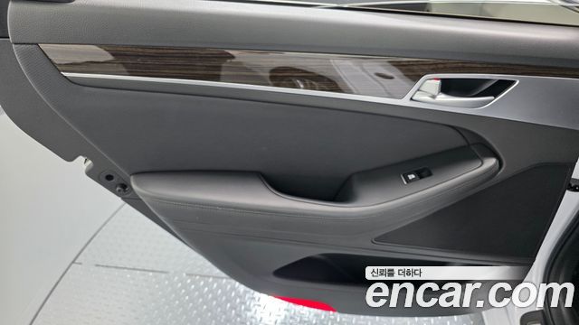 Genesis G80 2018 — photo 15