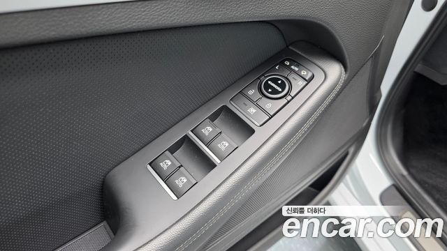 Genesis G80 2018 — photo 28