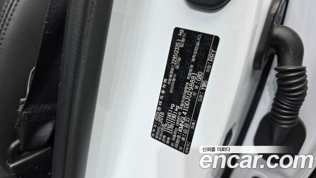 Genesis G80 2018 — photo 30