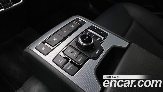 Genesis G80 2018 — photo 32