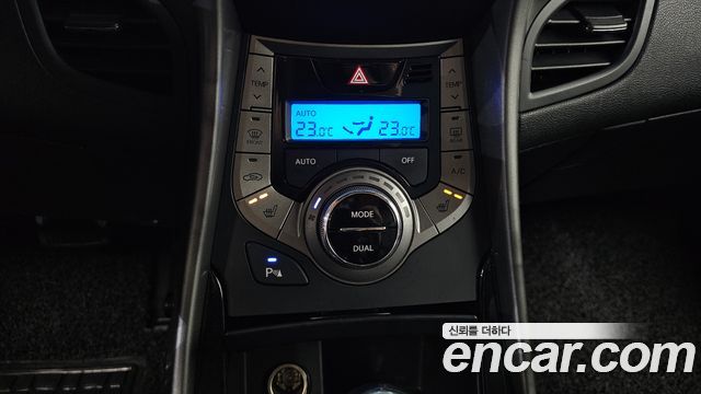 Hyundai AVANTE 2013 — photo 20