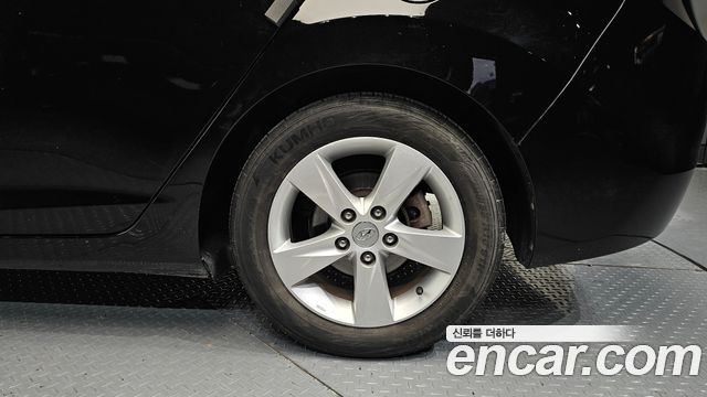 Hyundai AVANTE 2013 — photo 7