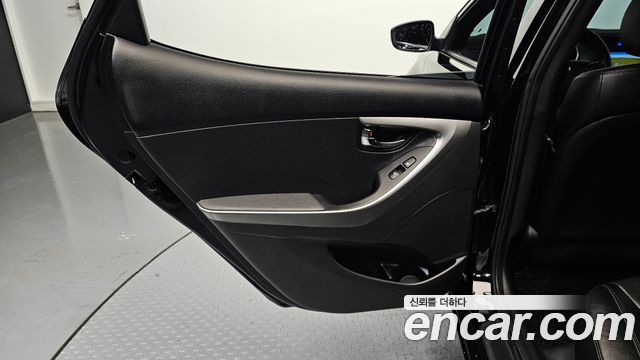 Hyundai AVANTE 2013 — photo 15
