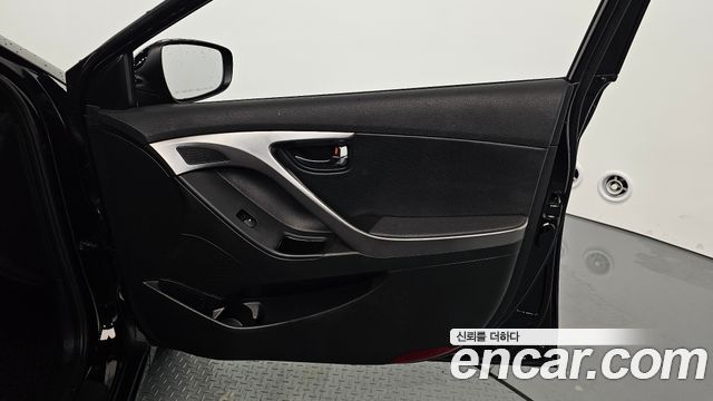 Hyundai AVANTE 2013 — photo 30