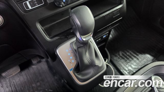 Hyundai Staria 2024 — photo 9
