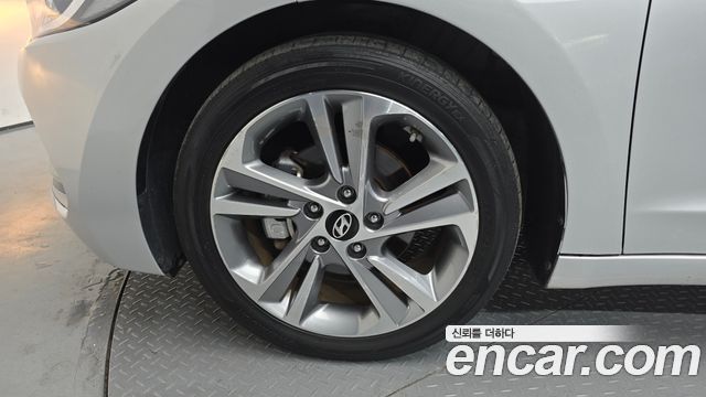 Hyundai AVANTE 2017 — photo 5