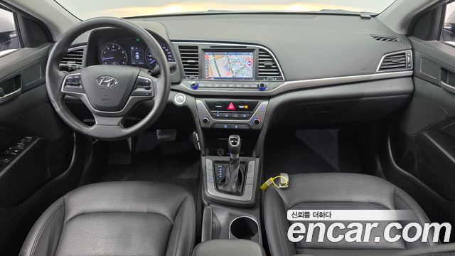 Hyundai AVANTE 2017 — photo 10
