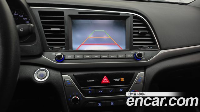 Hyundai AVANTE 2017 — photo 21