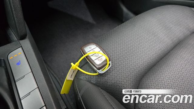 Hyundai AVANTE 2017 — photo 22