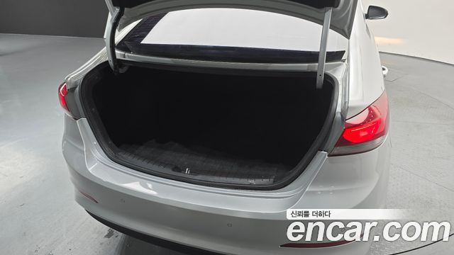 Hyundai AVANTE 2017 — photo 23