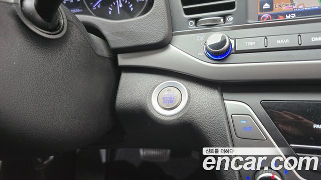 Hyundai AVANTE 2017 — photo 26