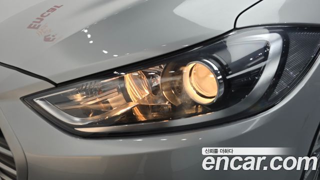 Hyundai AVANTE 2017 — photo 8
