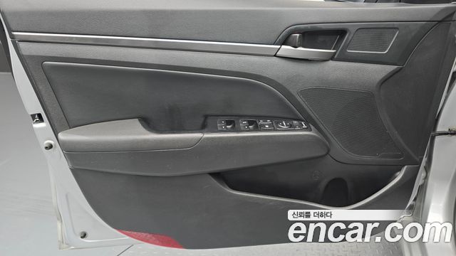 Hyundai AVANTE 2017 — photo 14