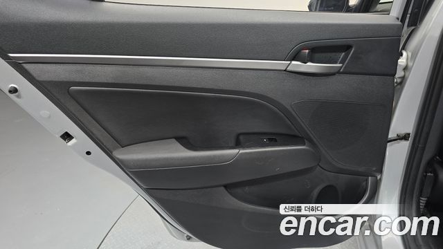 Hyundai AVANTE 2017 — photo 15