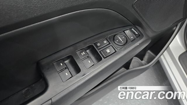 Hyundai AVANTE 2017 — photo 28