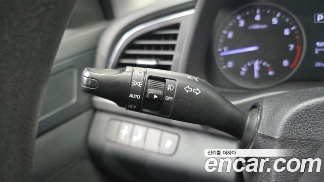Hyundai AVANTE 2017 — photo 29