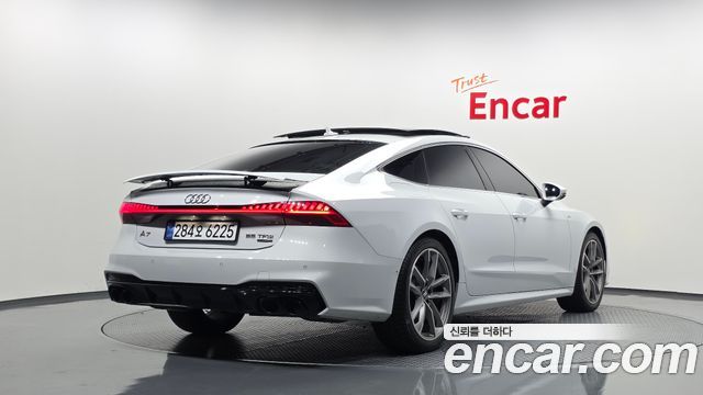 Audi A7 2020 — photo 2