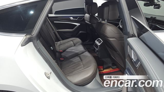 Audi A7 2020 — photo 17
