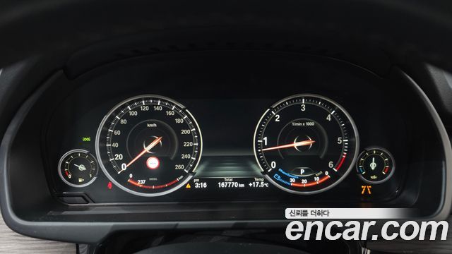 BMW X5 2017 — photo 11