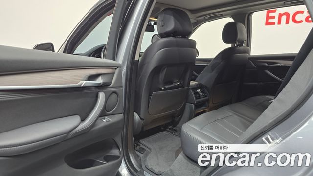 BMW X5 2017 — photo 17