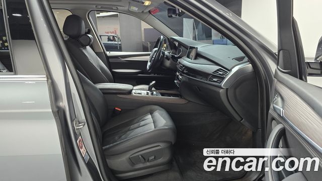 BMW X5 2017 — photo 16