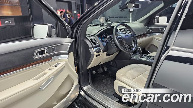 Ford Explorer 2018 — photo 13