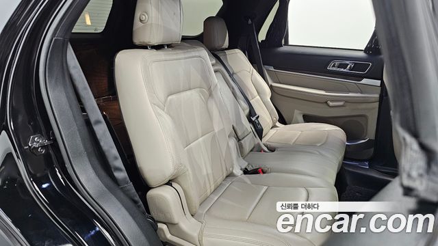 Ford Explorer 2018 — photo 17
