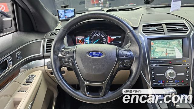 Ford Explorer 2018 — photo 19