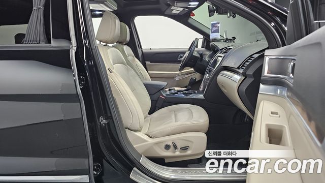 Ford Explorer 2018 — photo 16