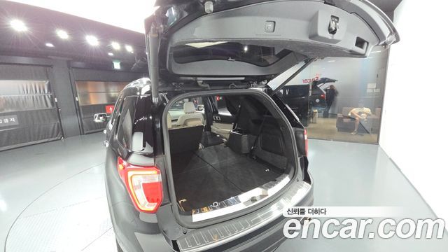 Ford Explorer 2018 — photo 35