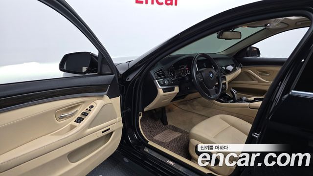 BMW 5-Series 2015 — photo 13