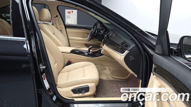 BMW 5-Series 2015 — photo 17