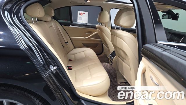 BMW 5-Series 2015 — photo 18