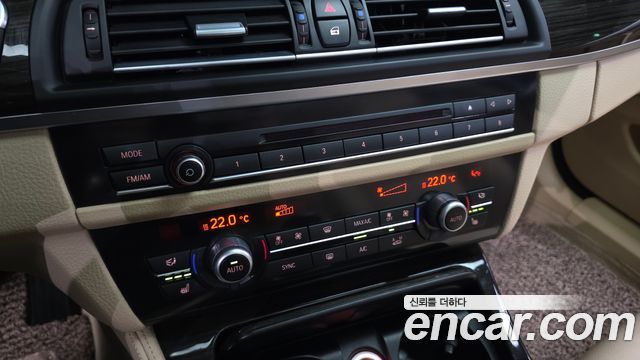 BMW 5-Series 2015 — photo 23