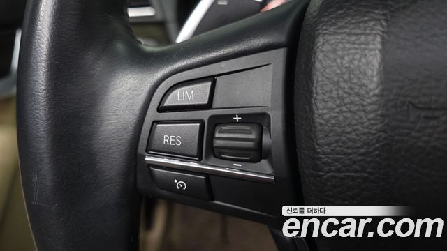BMW 5-Series 2015 — photo 24