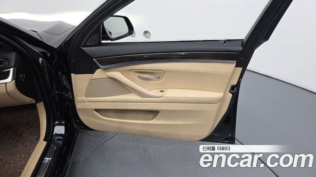 BMW 5-Series 2015 — photo 14