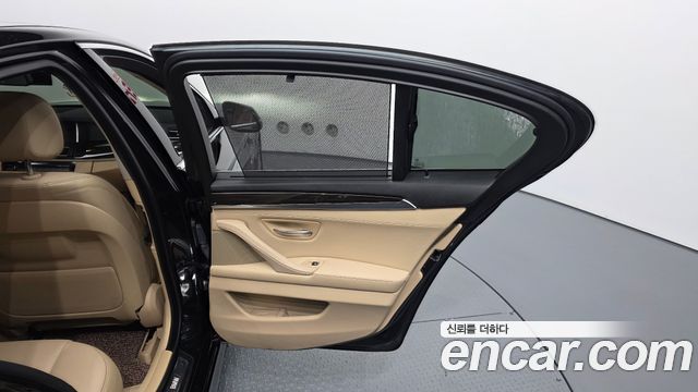 BMW 5-Series 2015 — photo 15