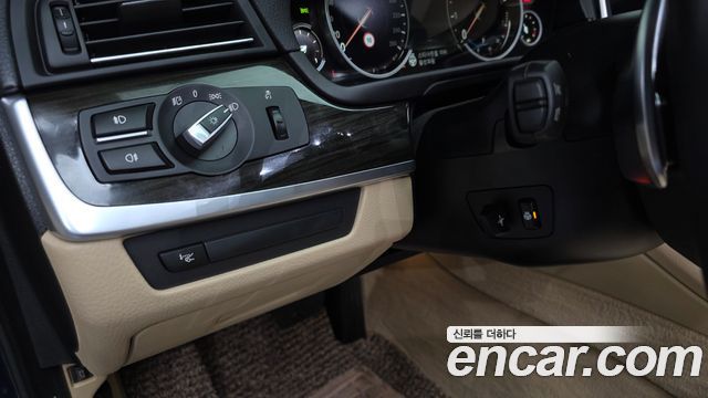 BMW 5-Series 2015 — photo 28