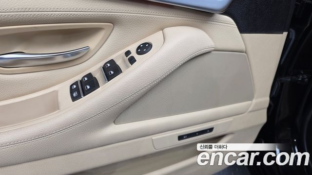 BMW 5-Series 2015 — photo 29