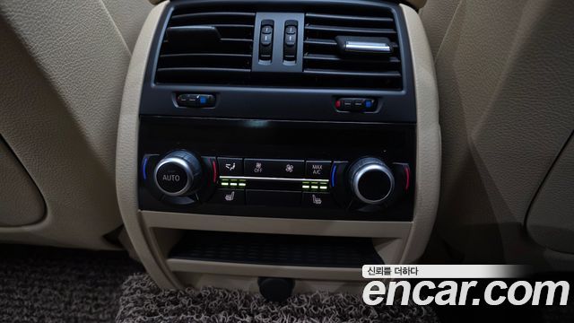 BMW 5-Series 2015 — photo 30