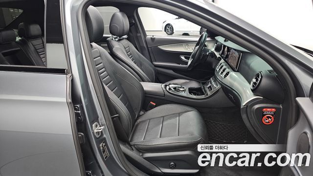 Mercedes-Benz E-Class 2020 — photo 13