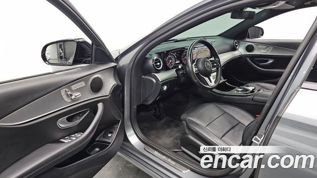 Mercedes-Benz E-Class 2020 — photo 17