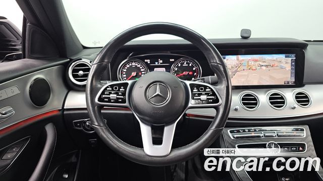 Mercedes-Benz E-Class 2020 — photo 18