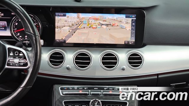 Mercedes-Benz E-Class 2020 — photo 19
